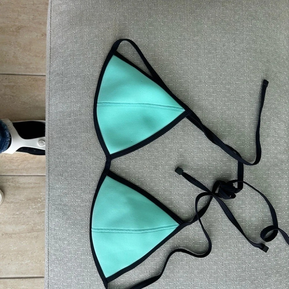 Triangl  bikini top large - Picture 3 of 6